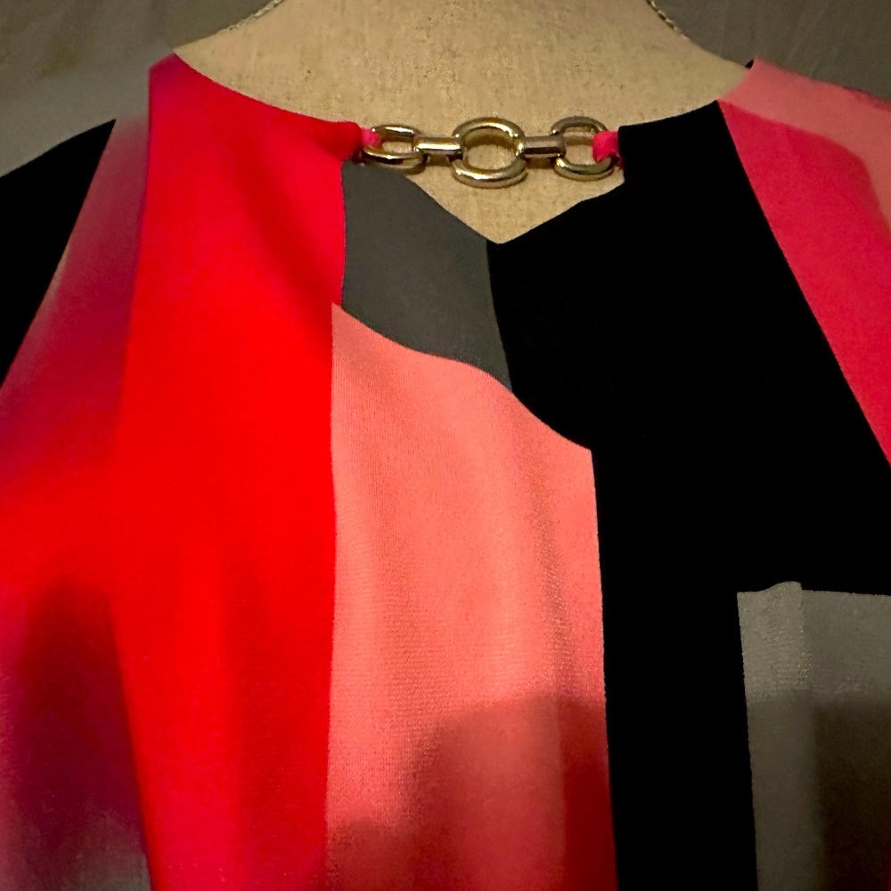EUC JM Collection XL P shirt with 3/4 sleeves and geometric pattern w/ chain